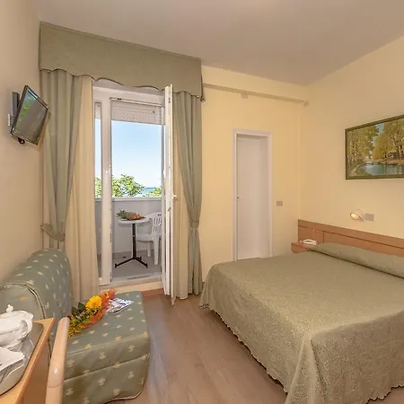 Corinna רימיני