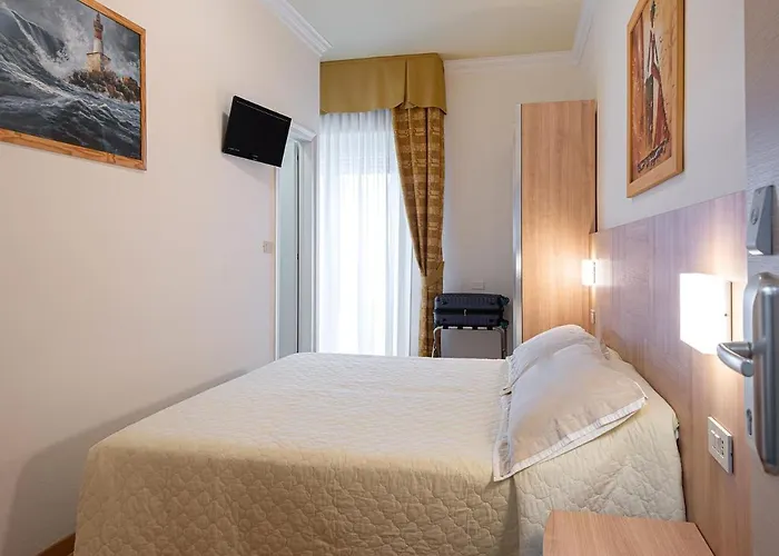 Hotell Corinna 3*