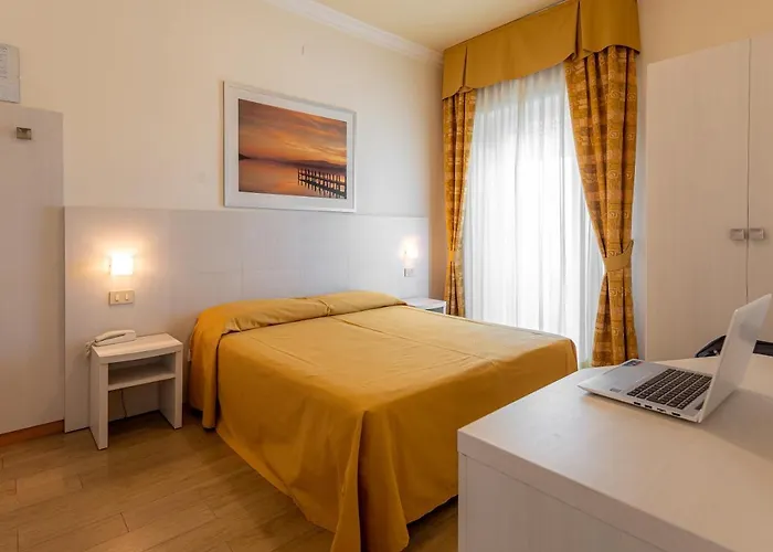 Hotel Corinna 3*