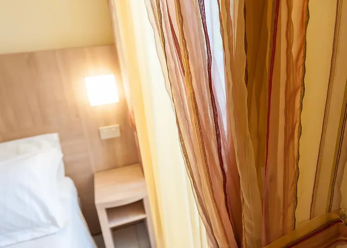 Hotel Corinna 3*