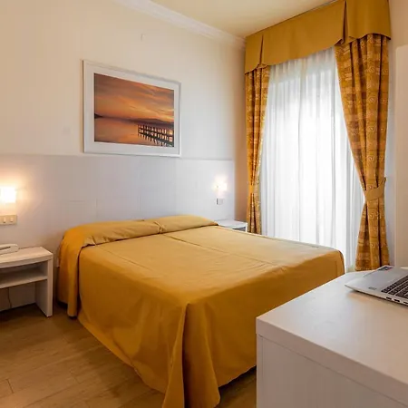 Hotel Corinna 3*