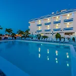 Corinna Hotel